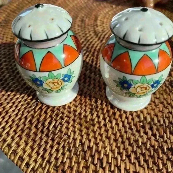 Vintage and newer salt and pepper shakers a lot of four pair - Picture 2 of 10